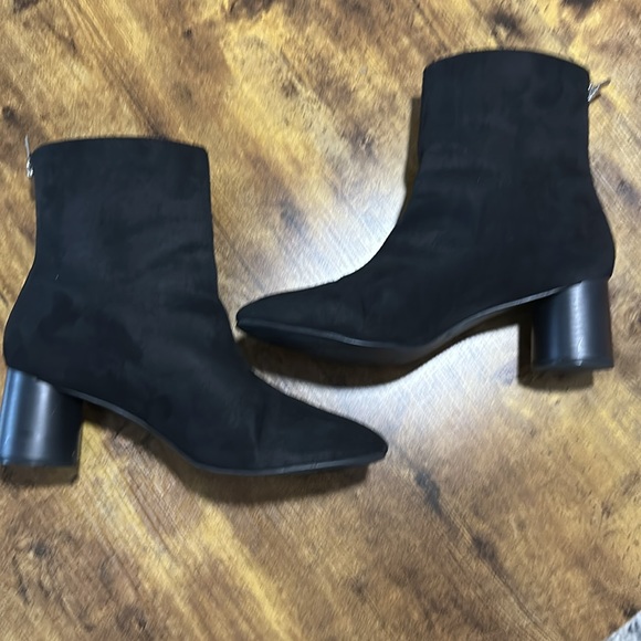 Women’s Boots - Picture 9 of 11